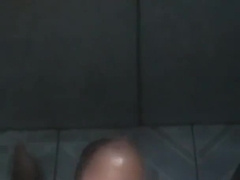 BATENDO UMA NO BANHEIRO DO TRABALHO