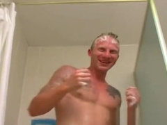 Aussie Seth serviced