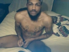 Ghetto thug in Memphis jerks off and nuts on bed