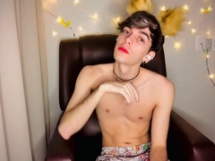 Slim lad Henry Evans indulges in anal play while pleasuring himself solo