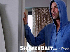 doucheBait - Vinny Blackwood bangs Justin Beal In the Shower