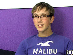 Nerdy homo is happy to loosen and stroke his strenuous pipe