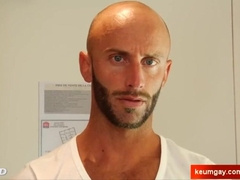 I know this Fellow ! it's my Sport Coach!!!! why did he made a Pornography???