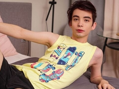 Al Keit looks so submissive while masturbating with legs spread