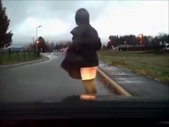 Crossdresser remove her skirt on the road