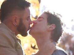 Twink meets up with a daddy for secret outdoor sex