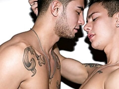 Shredded hotties Ricky Roman & Angel Cruz fuck sillly