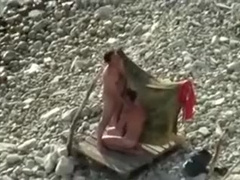 Pillados en la playa