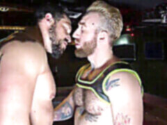 Muscle bareback, muscle hunk, bez ochrany