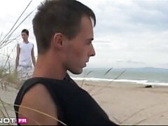 Cadinot.fr - Twinks cruising on the beach