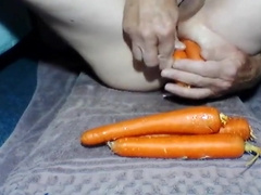 Eddy Loves Inserting Carrots In His Arse