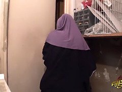 Arabisch, Pijpbeurt, Aangekleed, Oudere vrouw, Handbeurt, Masturbatie, Moeder die ik wil neuken, Moeder
