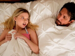 Amateur, Chambre à dormir, Blonde, Sucer une bite, Petite femme, Maigrichonne, Adolescente, Nénés