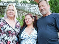 Grosser arsch, Grosser schwanz, Grosse titten, Blasen, Pummelig, Hundestellung, Frau frau mann, Titten