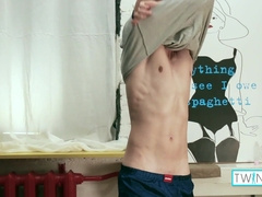 Fantastic Twunk Jacob O's Sexy Jizz Shot After Tugging Off!