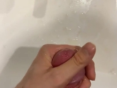 Очень возбудился, быстрая мастурбация перед ужином