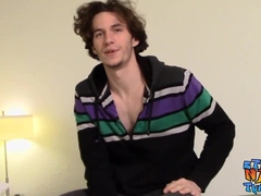 Ultra-cute amateur stroking off until he pops