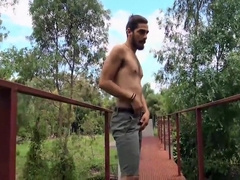 Emi Is On His Way To The Toilet But Gets Interrupted By El