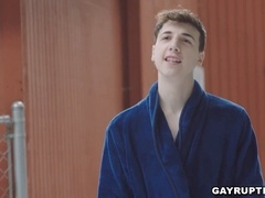 Gonzo, piercing, smooching