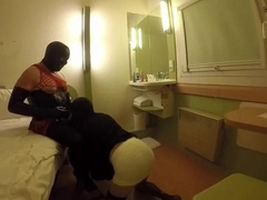 Diminutive chienne debutante