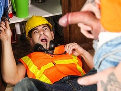 Beefy Damien Stone fucks tattooed Theo Ross