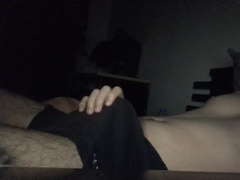 JEUNE HOMME CE MASTURBE PENDULOUS QUE LES PARENTS SONT À CÔTÉS