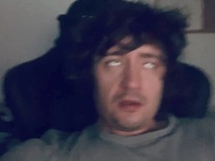 Younng boy jerks off in front of pc