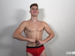 Jonathan Hicks has great muscles and a pretty face too