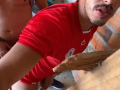 PEDREIRO DOTADO GOZOU DENTRO DO MEU RABO