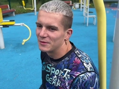 A stranger penetrates a sporty man in an deserted palace and ejaculates in the bootie