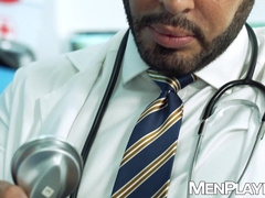 Hunky Koki Castillo has his asshole examined and plowed by Viktor Rom