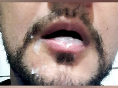 Eating cumm
