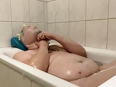 BHDL - THE BREATHTUB 3 - EXTREME LATEXGLOVE BREATHPLAY WITH CUM EATING IN THE BATHTUB -