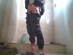 18-year-old virgin twink Zaid Valen explores his desires with a big cock solo