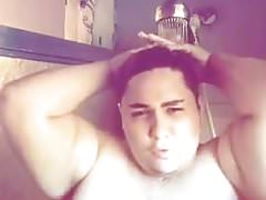 Gordito afeminado de con una chichis enormes