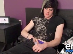 Emo goth twink enjoys solo masturbation session outdoors