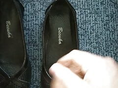 Cum in stepmom's smelly shoes