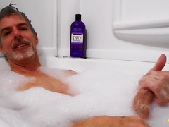 Richard Lennox Loving His Bathtub Time With A Slow Hand job