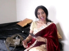 Indian MILF with natural boobs tries to seduce you