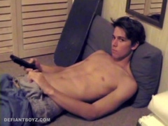 Gay-For-Pay Fellow Jayden Faps Off (Mitt Job)