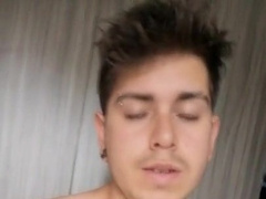 Soltero y cachondo con la verga bien dura