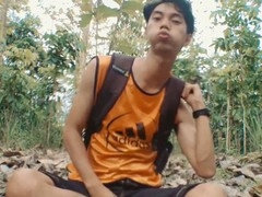 Big cock man jerks off in nature while receiving outdoor amateur blowjobs