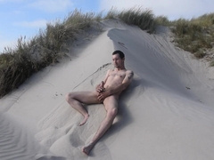 Masturbate and spunk in the dunes