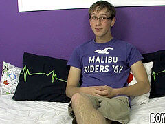 Nerdy homo is happy to loosen and stroke his strenuous pipe