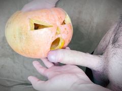 Guy fucks pumpkin on Halloween - girlz .pro - alexmilton
