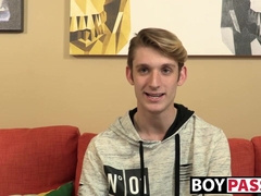 Twink beauty Chris Tucker wanks off hard after interview