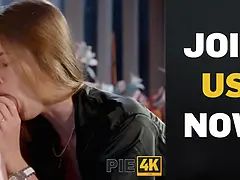 Красивые, Блондинки, Рогоносцы, Чешки, Натуральные сиськи, Голышом, В офисе, Кричащие