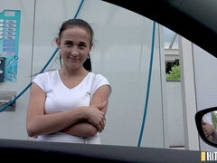 18 ans, Gros cul, Grosse bite, Gros seins, Sucer une bite, Brunette brune, En levrette, Adolescente