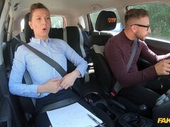 Braunhaarige, Vollbusig, Auto, Tschechisch, Kehlenfick, Lecken, Tätowierung, Titten