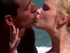 Анальный секс, Пляж, Большой член, Минет, Брюнетки, Милф, Втроем